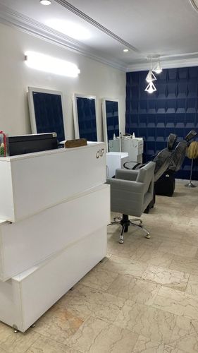 اجاره فضا يا صندلي يا تخت در سالن زيبايي